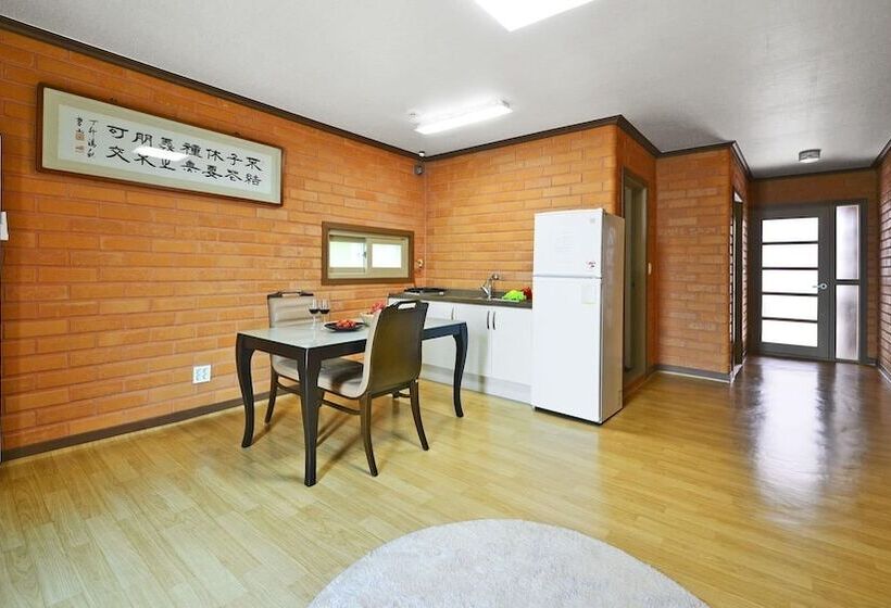 Yeosu Hwangto Pension