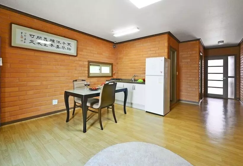Yeosu Hwangto Pension