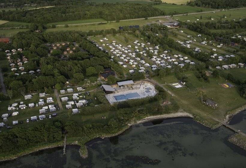 בית מלון כפרי Lundegård Camping & Stugby