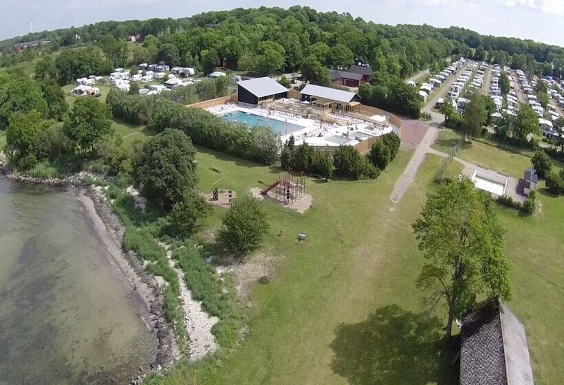 בית מלון כפרי Lundegård Camping & Stugby