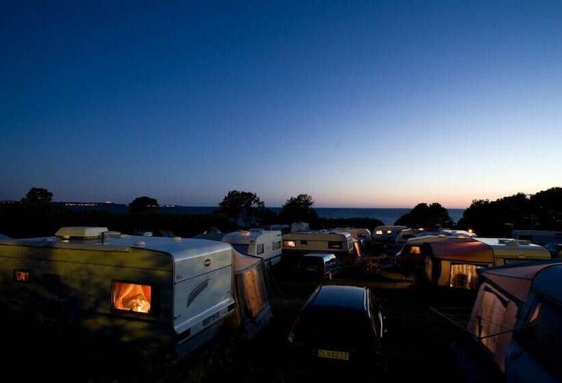 בית מלון כפרי Lundegård Camping & Stugby