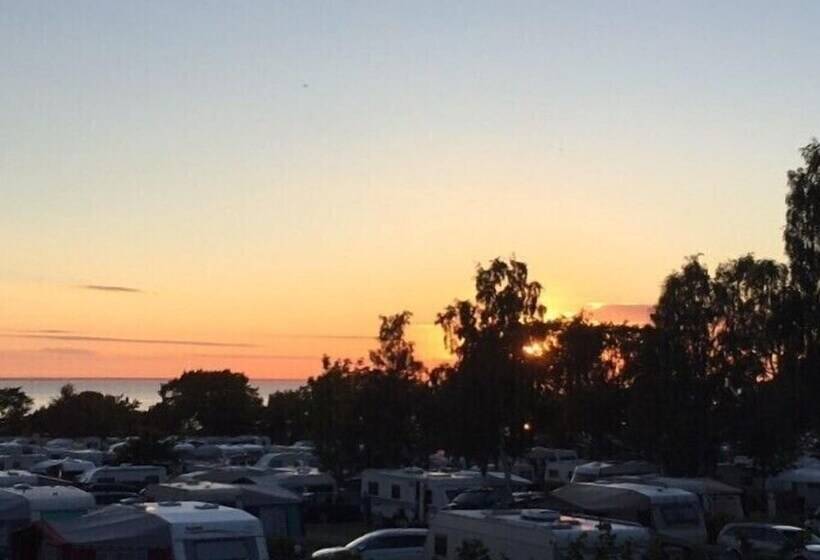 בית מלון כפרי Lundegård Camping & Stugby