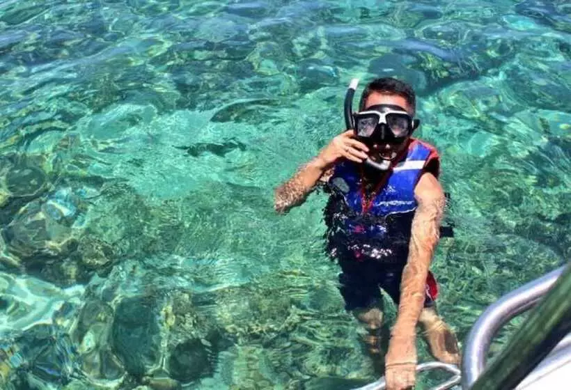 Hotelli Sutera @ Mantanani Island Resort & Spa