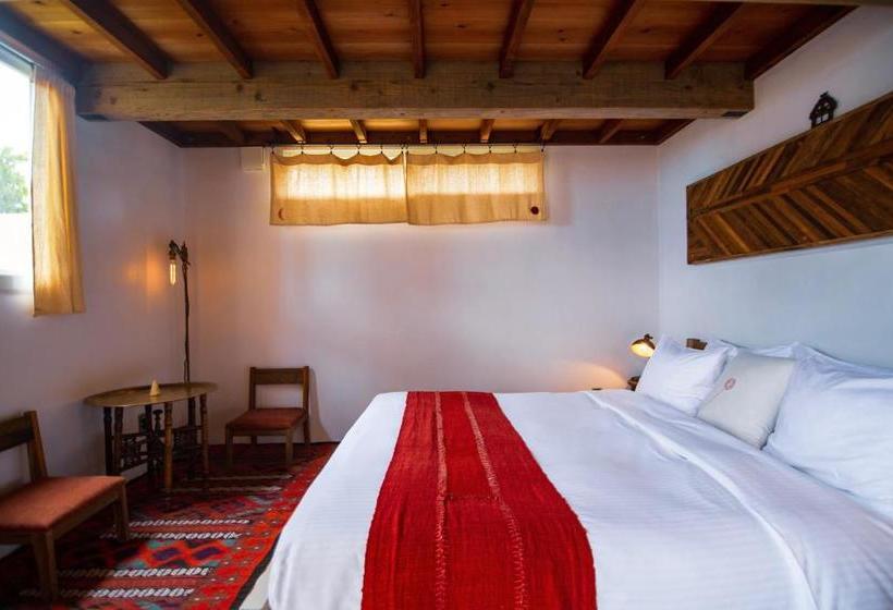 تختخواب و صبحانه Somos