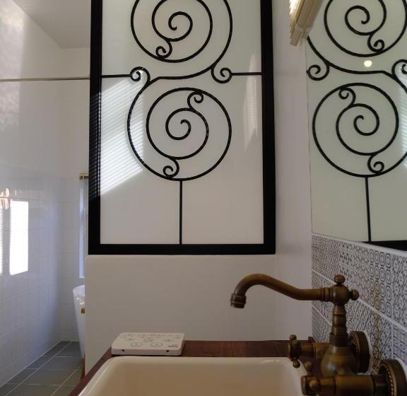 تختخواب و صبحانه Somos