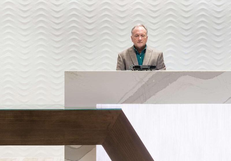 Отель Hampton Inn & Suites Cape Canaveral Cruise Port