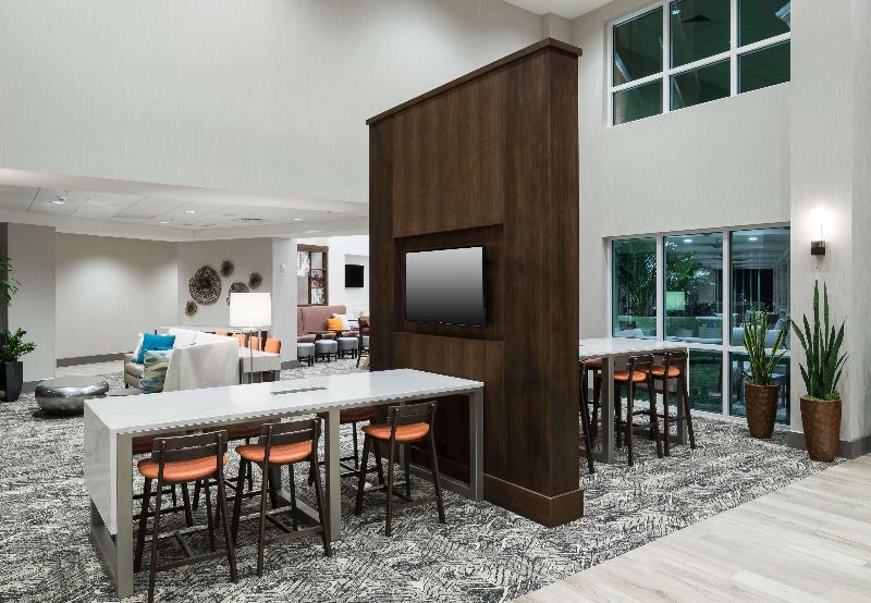 Отель Hampton Inn & Suites Cape Canaveral Cruise Port