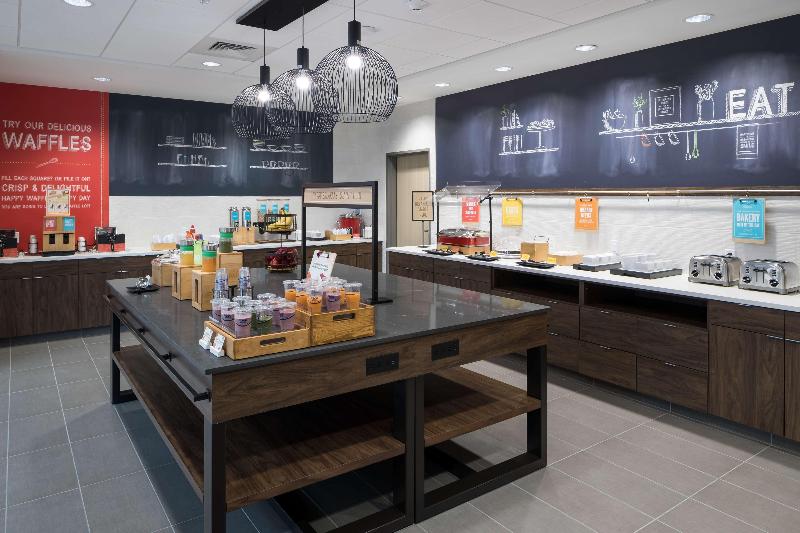 Отель Hampton Inn & Suites Cape Canaveral Cruise Port