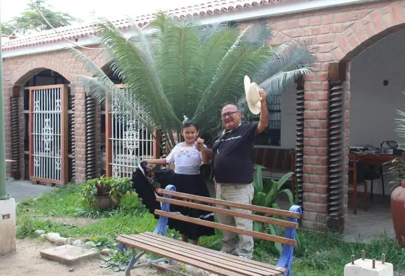 پانسیون Hostal Loma Blanca