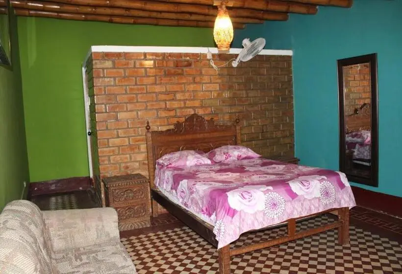 پانسیون Hostal Loma Blanca