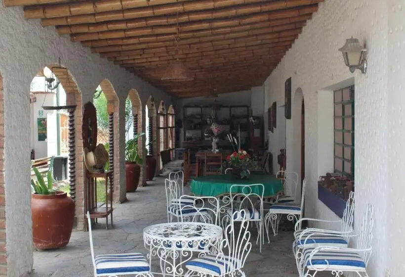 پانسیون Hostal Loma Blanca
