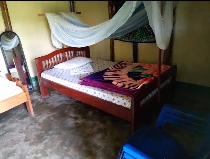 پانسیون Lake Lyantonde Eco Campsite And Lodge