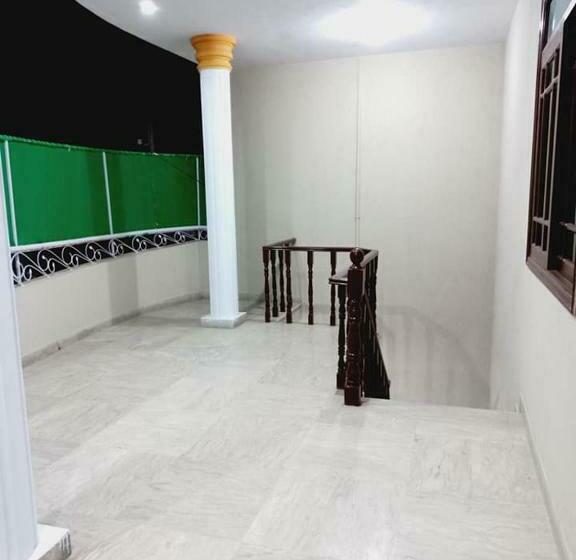 هتل Cosy Inn Guest House