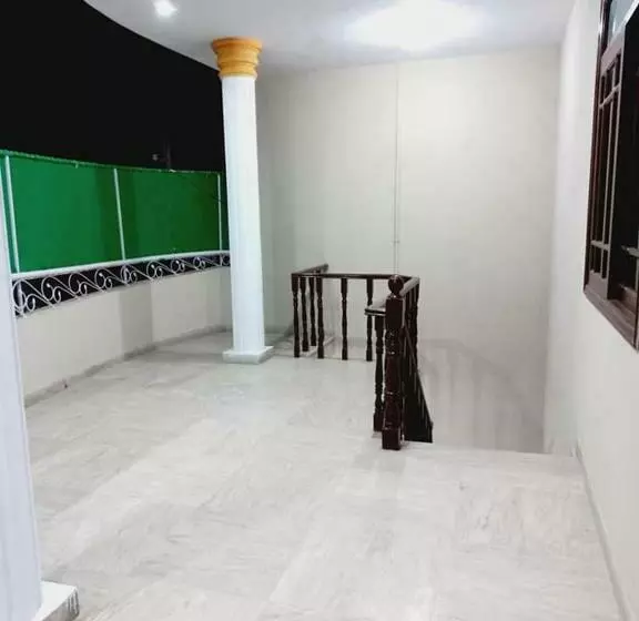 هتل Cosy Inn Guest House