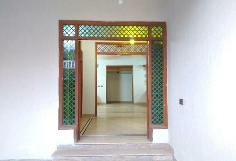 هتل Cosy Inn Guest House