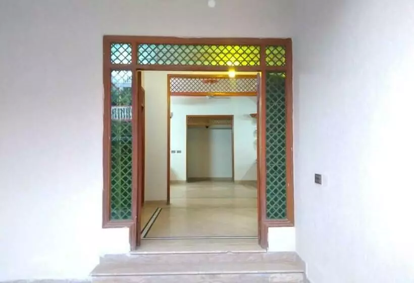 هتل Cosy Inn Guest House