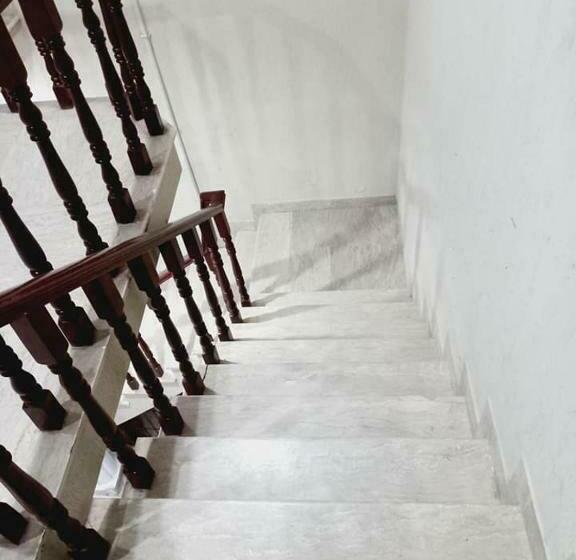 هتل Cosy Inn Guest House