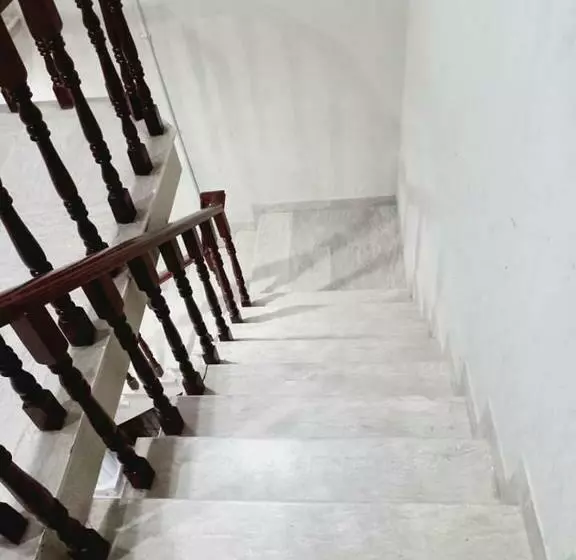 هتل Cosy Inn Guest House