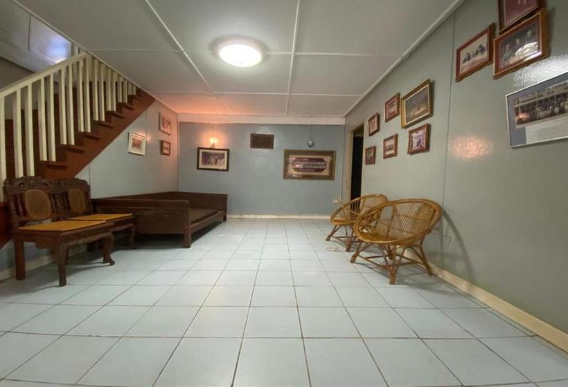 בית מלון כפרי Oyo 90287 Rb Homestay & Farms