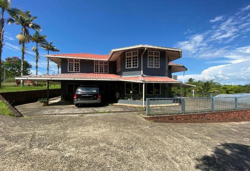 בית מלון כפרי Oyo 90287 Rb Homestay & Farms