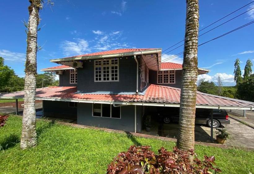 בית מלון כפרי Oyo 90287 Rb Homestay & Farms