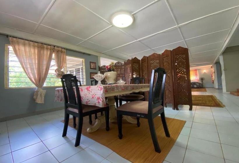 בית מלון כפרי Oyo 90287 Rb Homestay & Farms