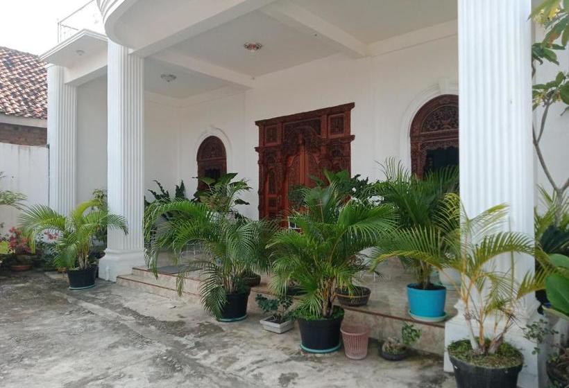 בית מלון כפרי Oyo 90585 Saka Ganta Guest House