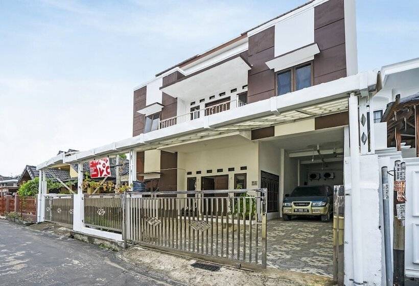 فندق Oyo 90595 Ferezsa Kost Syariah