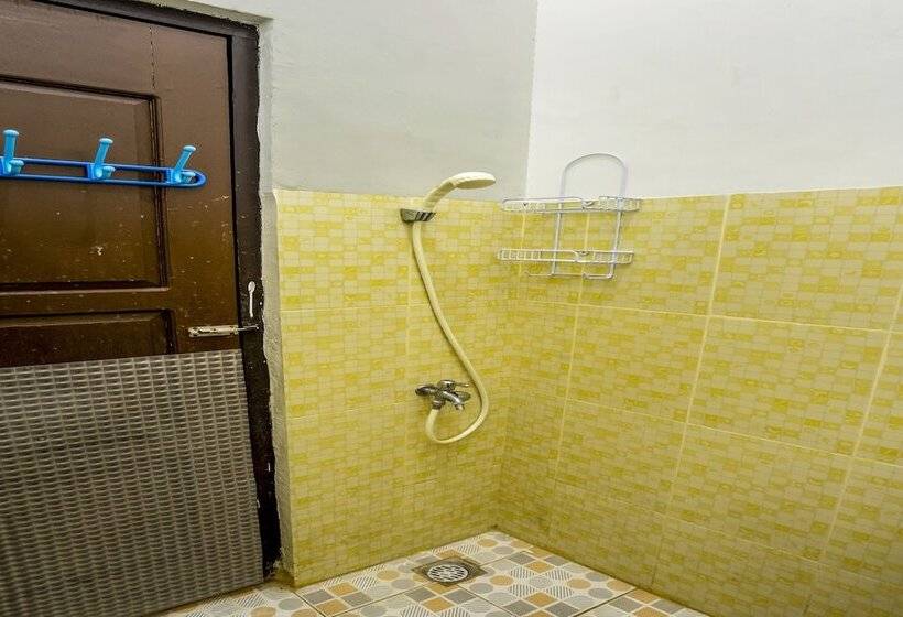 ホテル Oyo 90595 Ferezsa Kost Syariah