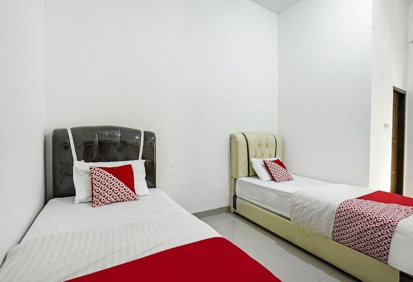 فندق Oyo 90595 Ferezsa Kost Syariah