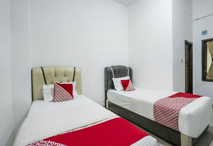 Отель Oyo 90595 Ferezsa Kost Syariah