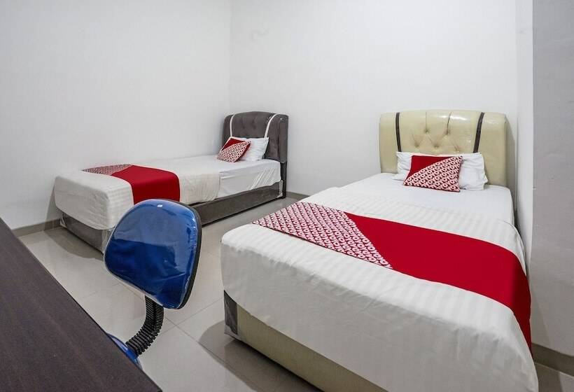 فندق Oyo 90595 Ferezsa Kost Syariah