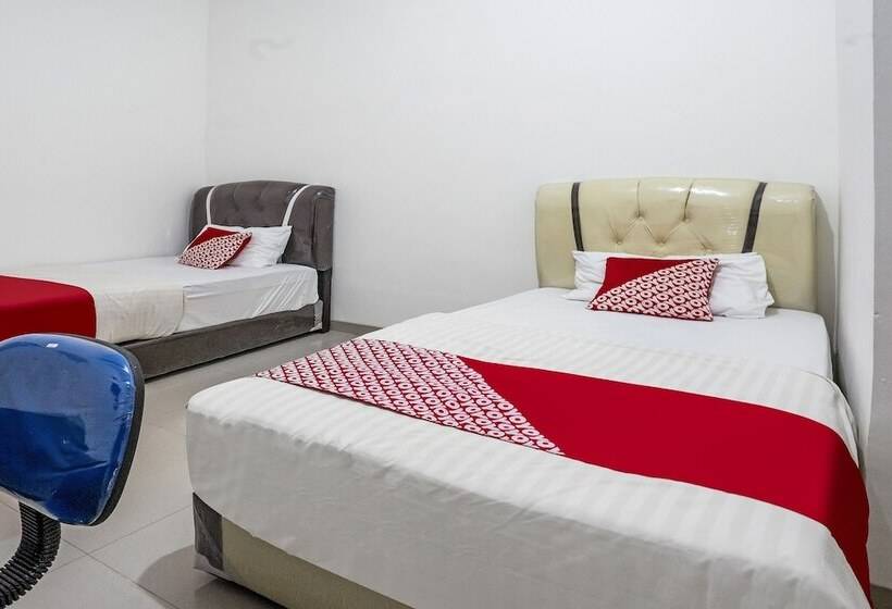 ホテル Oyo 90595 Ferezsa Kost Syariah