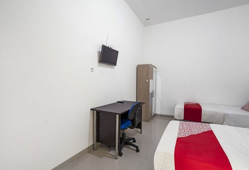 فندق Oyo 90595 Ferezsa Kost Syariah