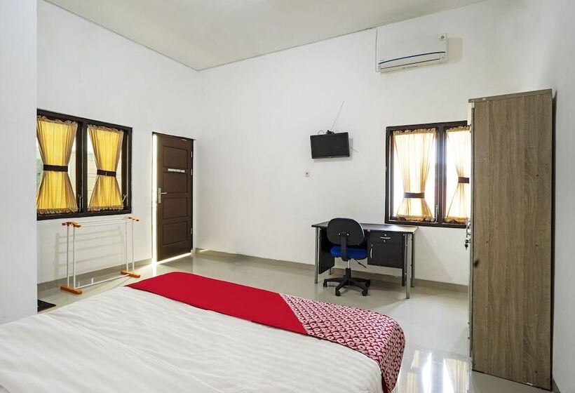 Отель Oyo 90595 Ferezsa Kost Syariah