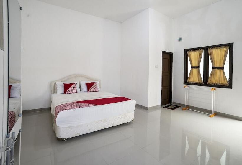 ホテル Oyo 90595 Ferezsa Kost Syariah