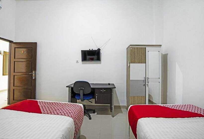 فندق Oyo 90595 Ferezsa Kost Syariah