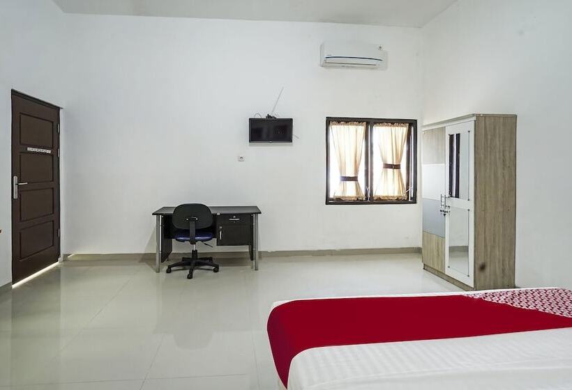 ホテル Oyo 90595 Ferezsa Kost Syariah