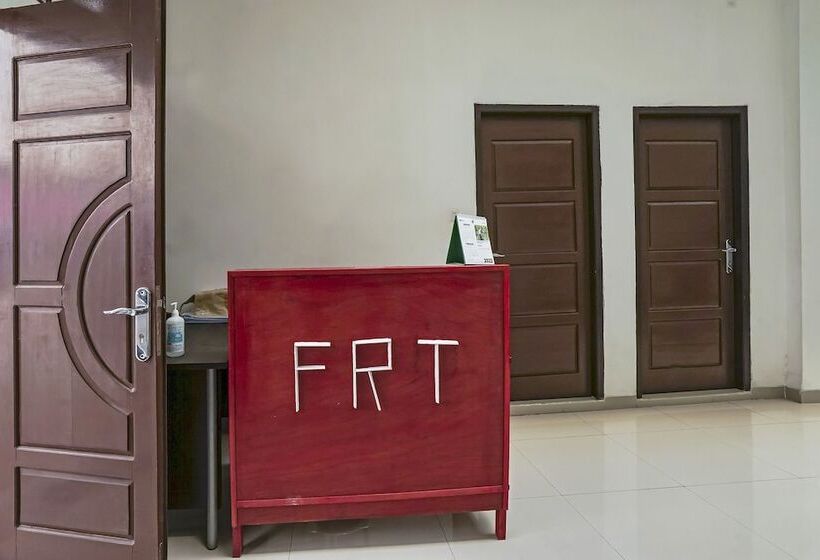 Отель Oyo 90595 Ferezsa Kost Syariah