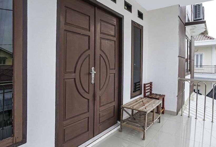 فندق Oyo 90595 Ferezsa Kost Syariah