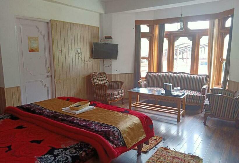 בית מלון כפרי Samaa Resorts, Chitkul Himachal Pradesh