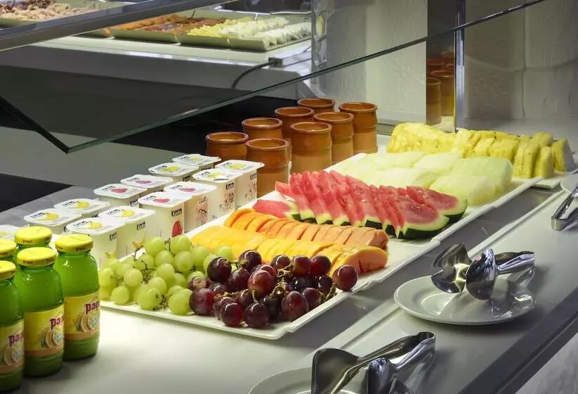 ホテル Tres Reyes San Sebastian