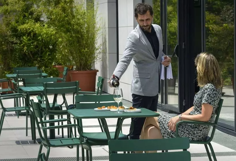 ホテル Tres Reyes San Sebastian