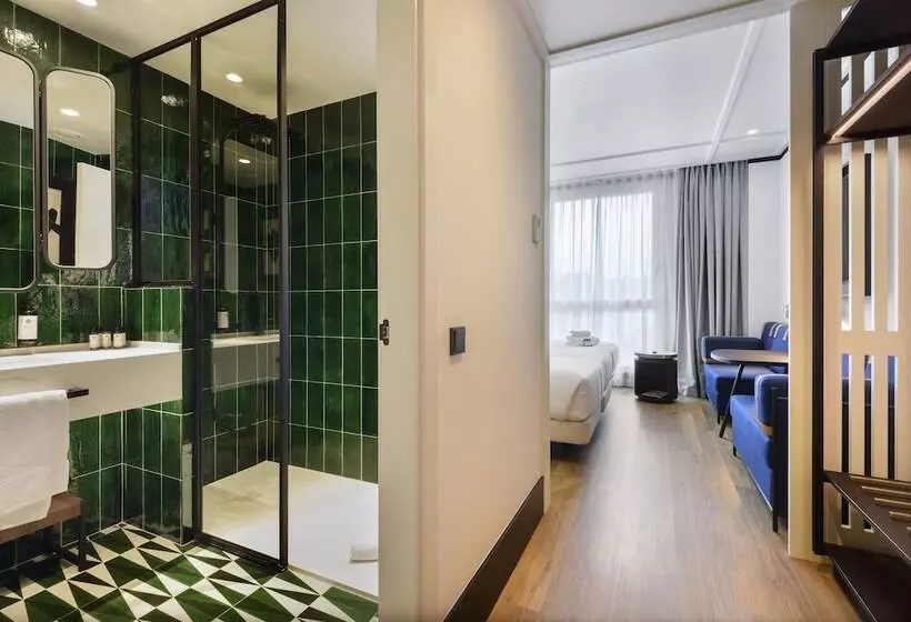 ホテル Tres Reyes San Sebastian