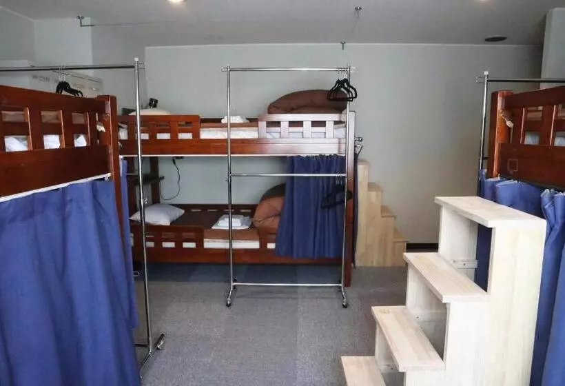 پانسیون J Hoppers Beppu Guesthouse ジェイホッパーズ別府ゲストハウス