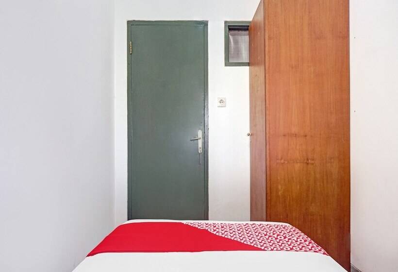 Reddoorz Plus At Hotel Griya Astoeti