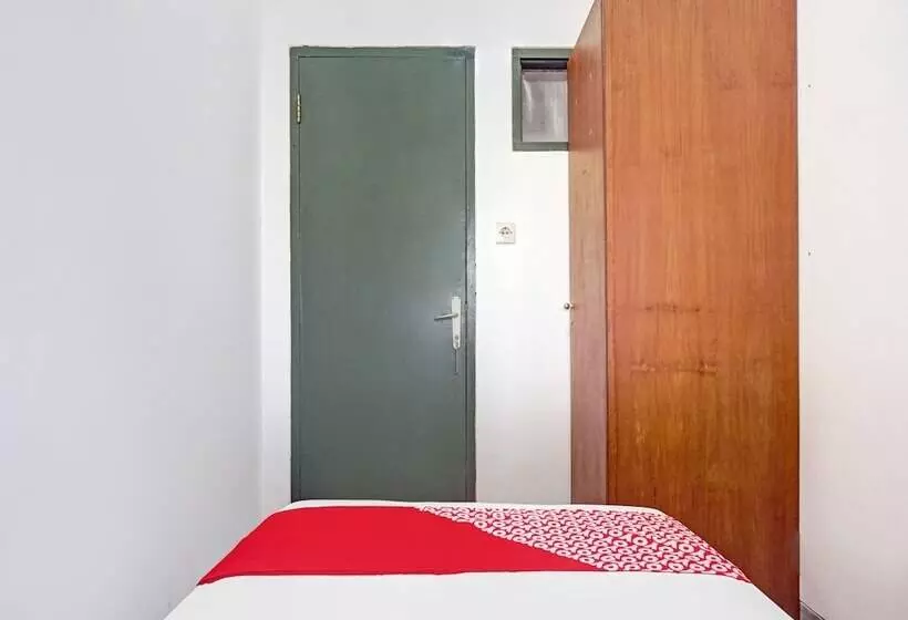Reddoorz Plus At Hotel Griya Astoeti