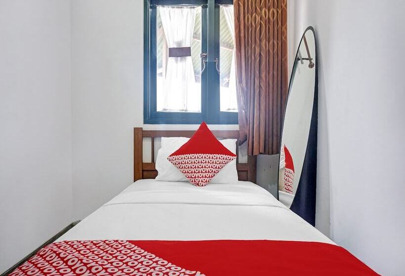 Reddoorz Plus At Hotel Griya Astoeti