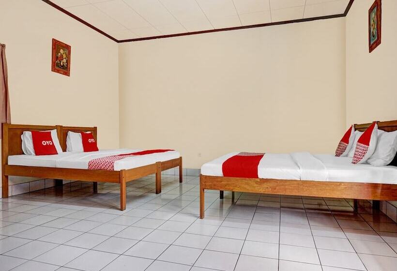 Reddoorz Plus At Hotel Griya Astoeti