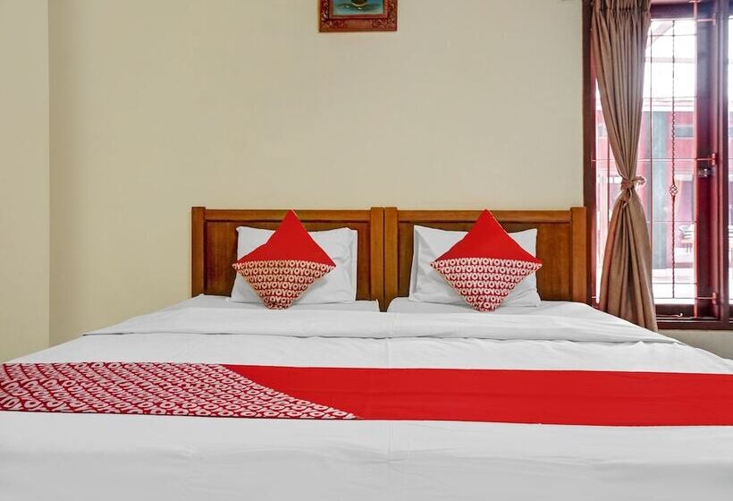 Reddoorz Plus At Hotel Griya Astoeti